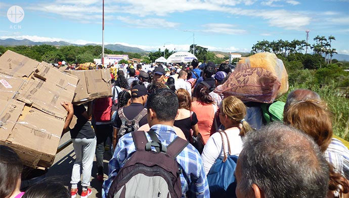 thousands of Venezuelans are in need of help as they attempt to cross the frontier between Venezuela and Colombia