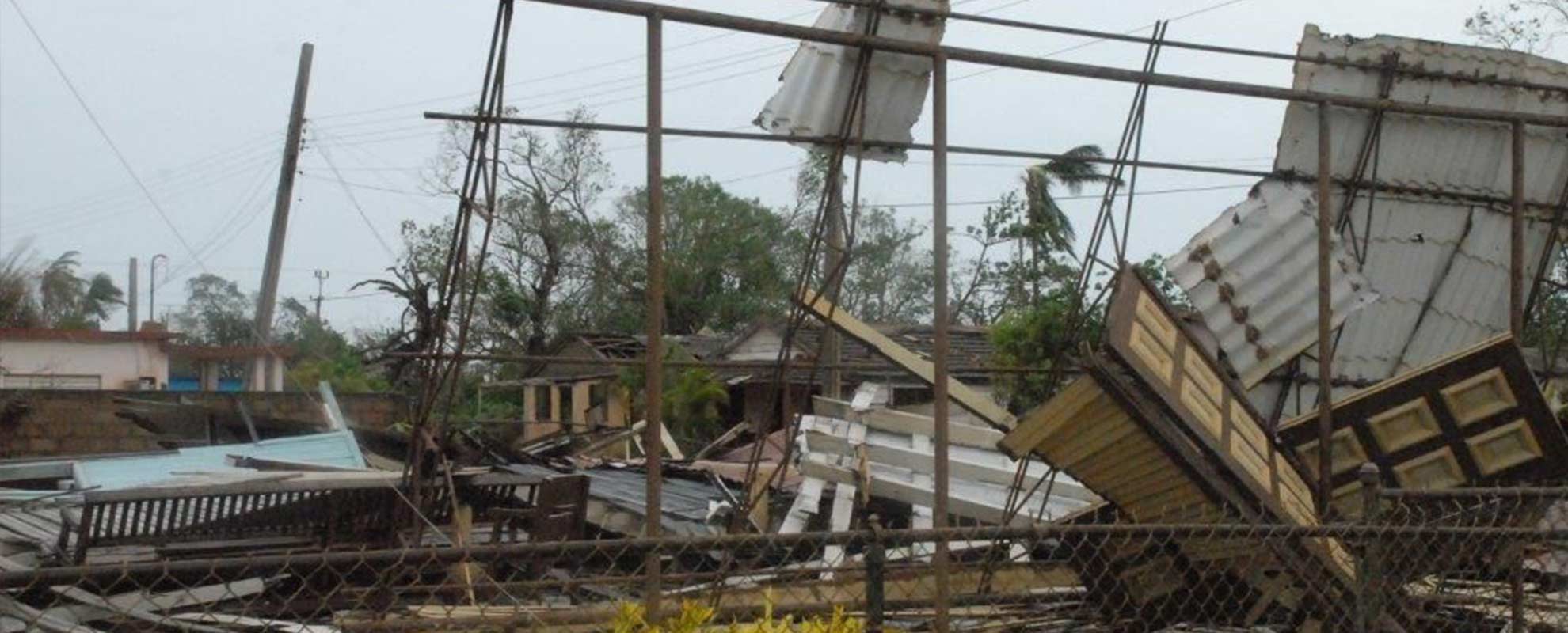 CUBA: “Monseñor, se cayó la capilla, pero no la Iglesia”