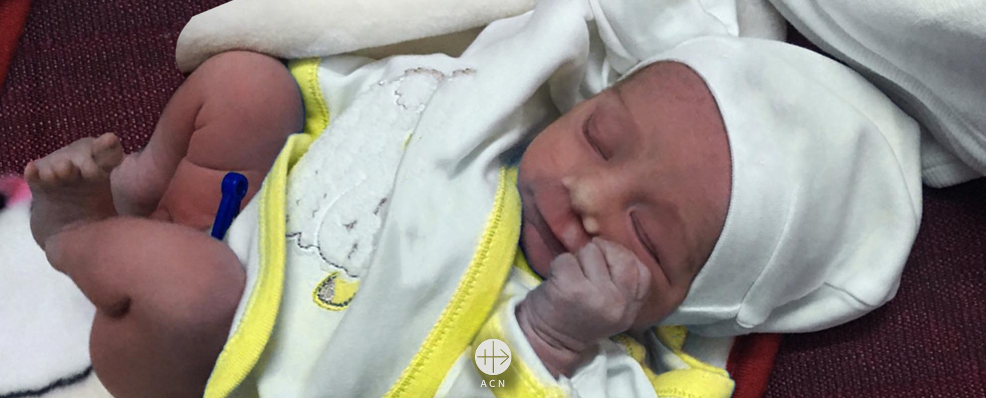 El bebé salvado de la muerte en Irak y adoptado por una familia cristiana