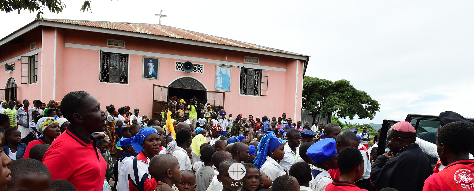 Uganda: Many pilgrims make the long journey on foot – A new place of particular grace comes into being