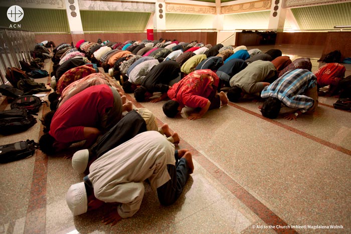 Praying muslims