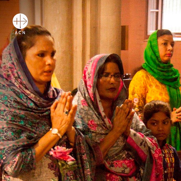 Holy Mass at Sacred Heart Cathedral in Lahore.