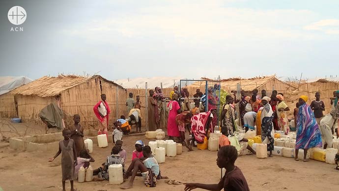 Queuing for water at refugee camp for South Sudanese near Kosti in the diocese of Khartoum in Sudan