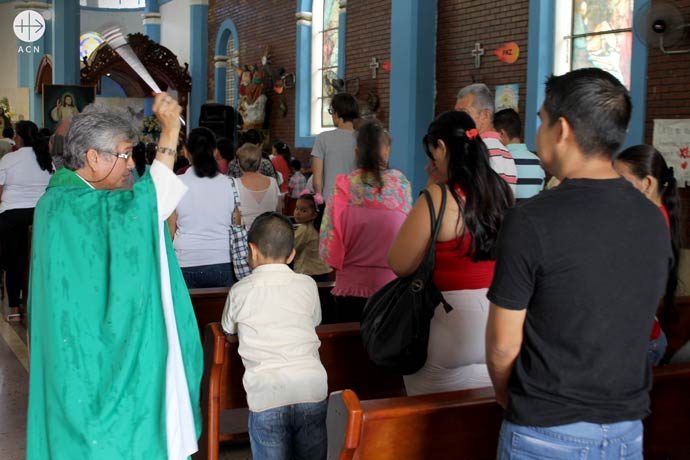 Fr. Esteban Galvis. Holy Mass