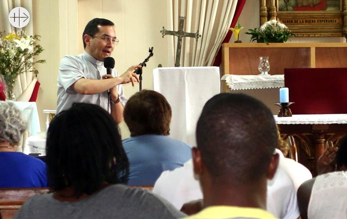 Father Juan celebrating the Holy Mass at San Saturnino