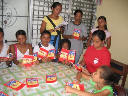 The child´s bible "God speaks to his children" in Spanish language (Missionary infancy, Panama).