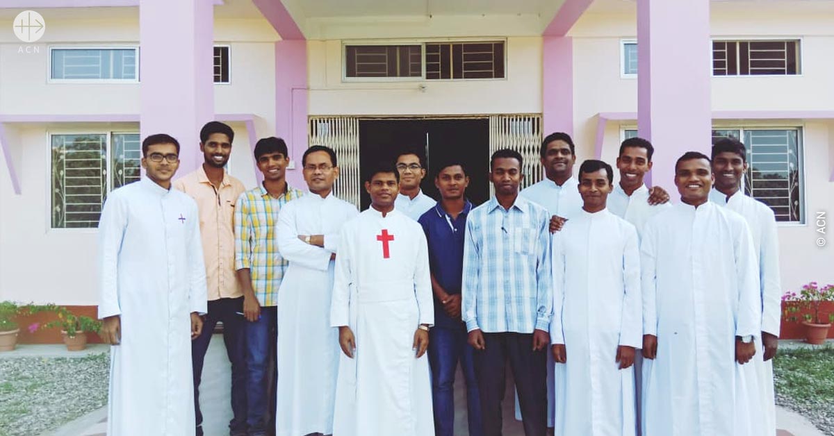 Ayuda a la formación para 23 futuros sacerdotes de la Diócesis de Bongaigaon