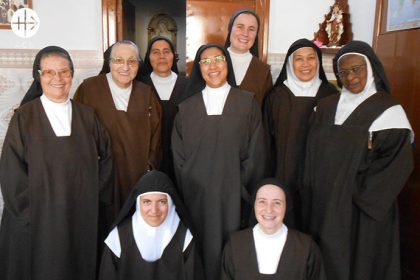 Elevator in favour of the Carmelite Sisters in Tanger: Group picture of the Sisters at the Carmel in Tanger.
