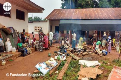 For 10 months the Muslims occupy the Petit Séminaire of Bangassou: small, insecure places. Since then the MONUSCO (Blue helmets) protects the perimeter.