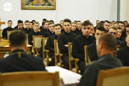 El recién reabierto seminario de su Archidiócesis de Kiev es “el que más rápido está creciendo en la Iglesia“ en Ucrania.