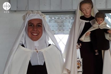 ... sintió cada vez más la llamada de Dios, que “la quería para Sí mismo” ...
