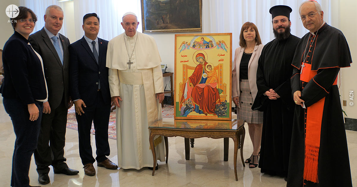 Campaña de ACN para Siria: El Papa bendecido un icono mariano
