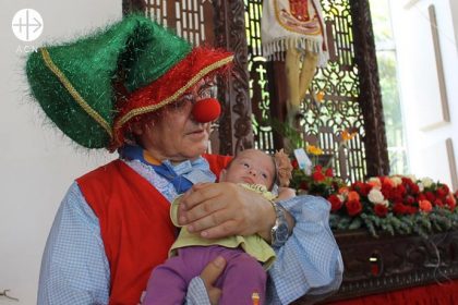 Monseñor Mario Moronta, se vistió de payaso durante celebración del Santo Cristo en La Grita para dar alegría, catequesis y bendiciones a los niños de Venezuela.