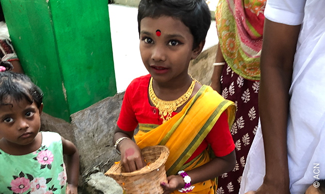 Bambini della comunità cristiana nel villaggio di Kashipure.