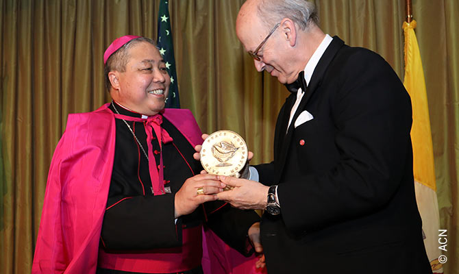 El arzobispo Bernardito Auza, Observador Permanente de la Santa Sede en las Naciones Unidas, elogió a ACN por ser la “organización líder en el mundo que da voz a los cristianos víctimas de la persecución en determinados lugares”.
