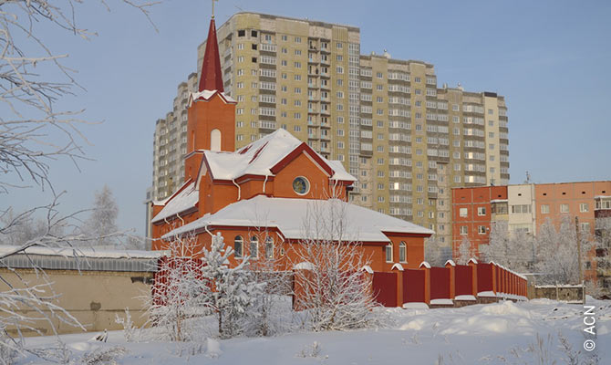 ACN financed the purchase of a vehicle to maintain pastoral care for distant parishes in Surgut and Noyabrsk.