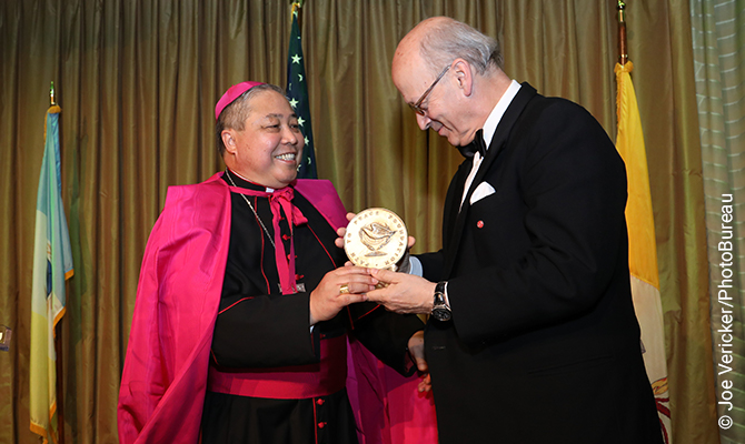 In May 2019, our foundation was awarded the “Path to Peace Award” by the UN Mission of the Holy See in New York for its commitment.