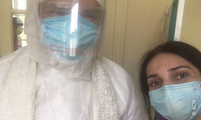 Father Grzegorz Draus visiting corona patients in a Hospital in Lviv.