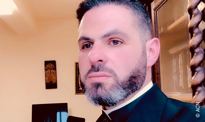 Le prêtre Maronite, père Charbel Eid.