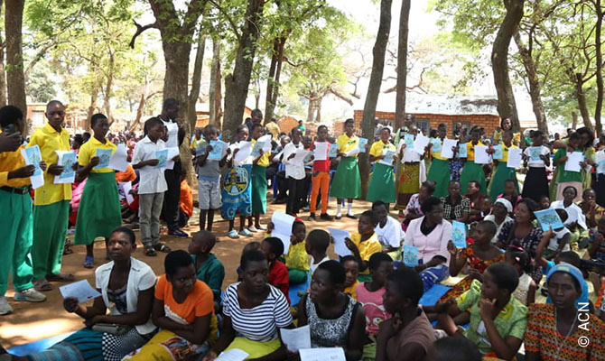 Un millón de niños rezando el Rosario en la Parroquia Guillime de Mchinj en Malawi el sábado 17 de octubre de 2020.