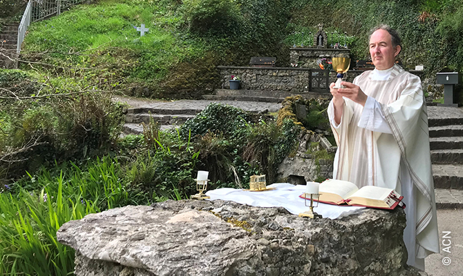 ACN Ireland is launching an initiative stressing the importance of the Eucharist and uniting all 26 dioceses in the country.