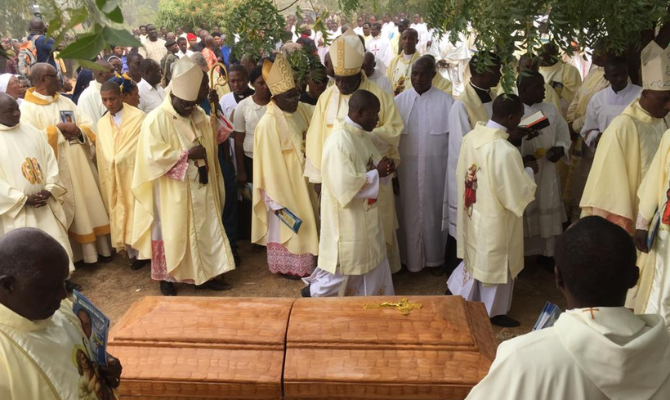Beerdigung eines Seminaristen in Nigerien
