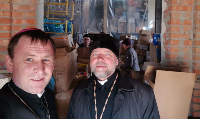 Obispos ayudando en la guerra de Ucrania