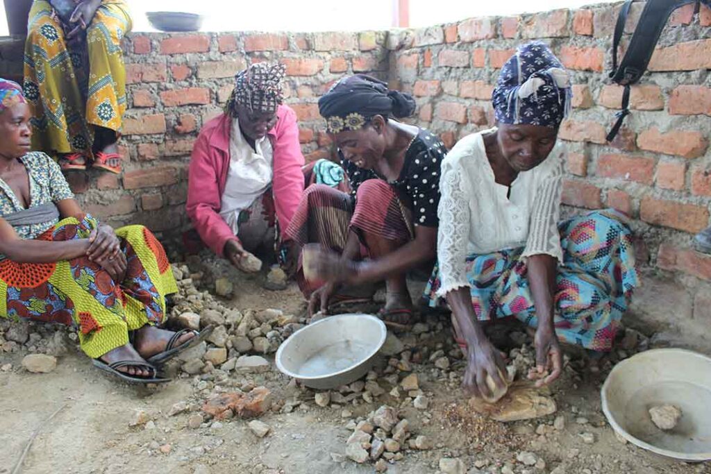 Visit to the miners of coltan, village of Nzibira
