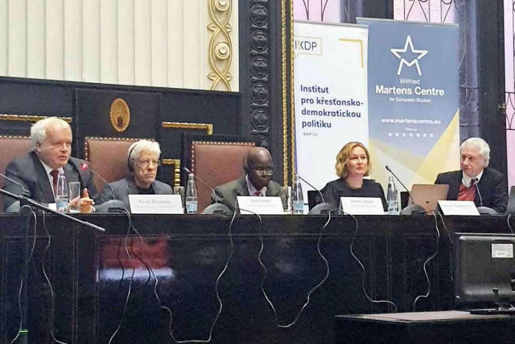 Conférence de presse pendant la #RedWeek d’ACN à Prague, la capitale tchèque.