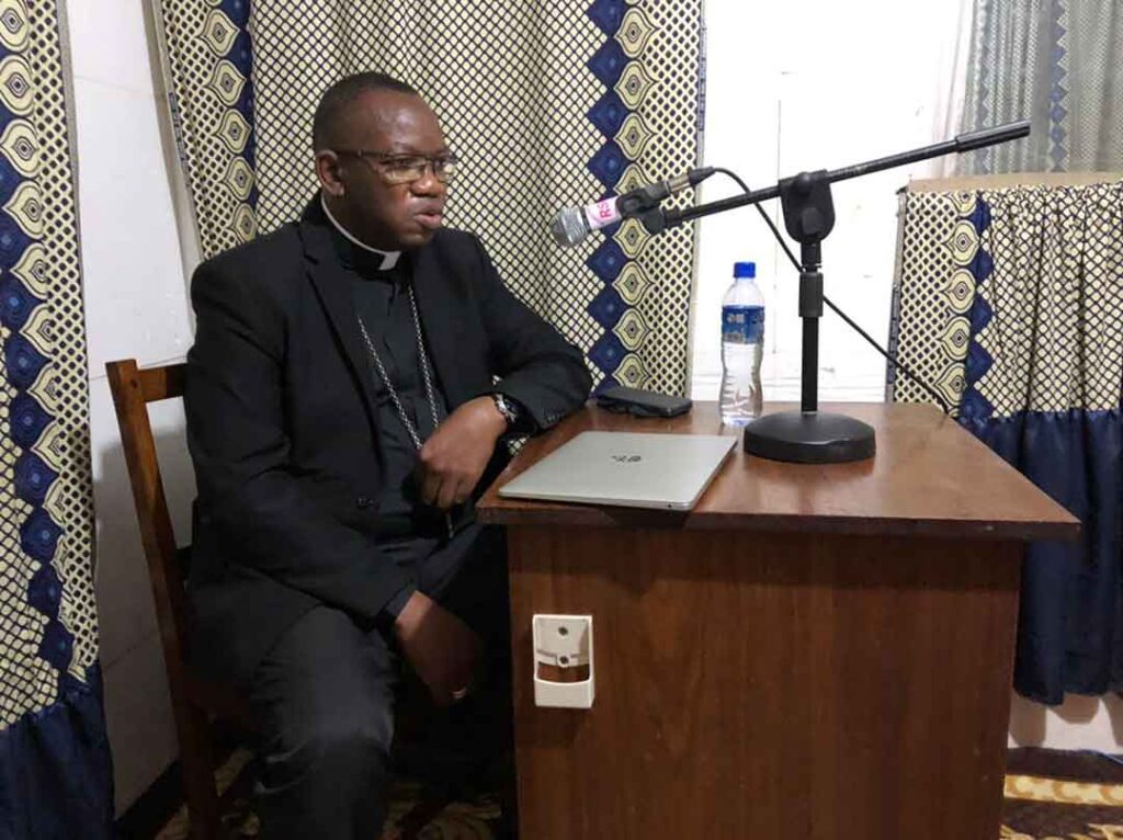 Mons. Antonio Juliasse Ferreira Sandramo (obispo auxiliar de Maputo y administrador apostólico de Pemba)
