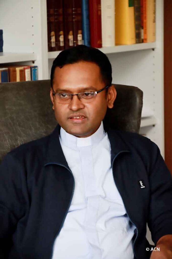 El P. Ripon Rozario, SJ, durante una visita a la sede de AIN en Alemania en abril de 2024