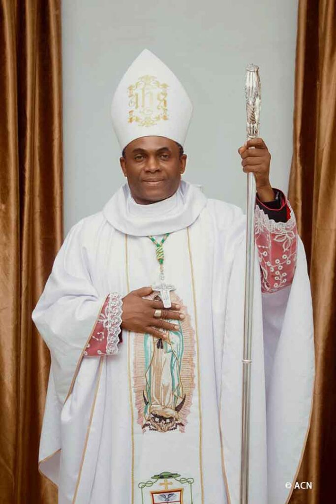 El obispo Gerald Mamman Musa de Katsina tras su ordenación solemne