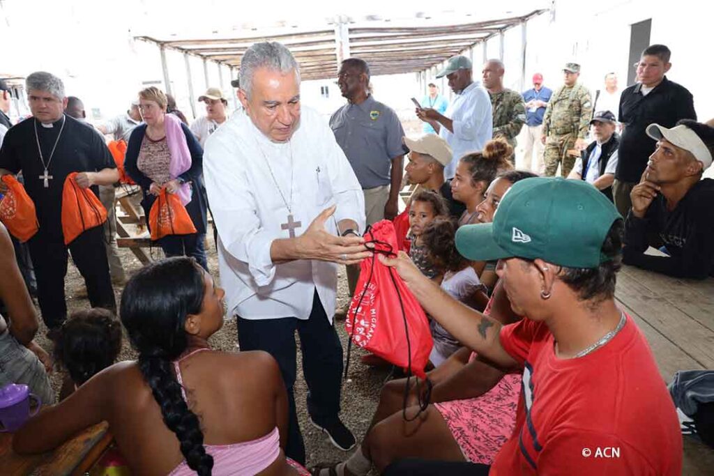 Obispos de las regiones fronterizas de Colombia, Costa Rica y Panamá visitan a migrantes