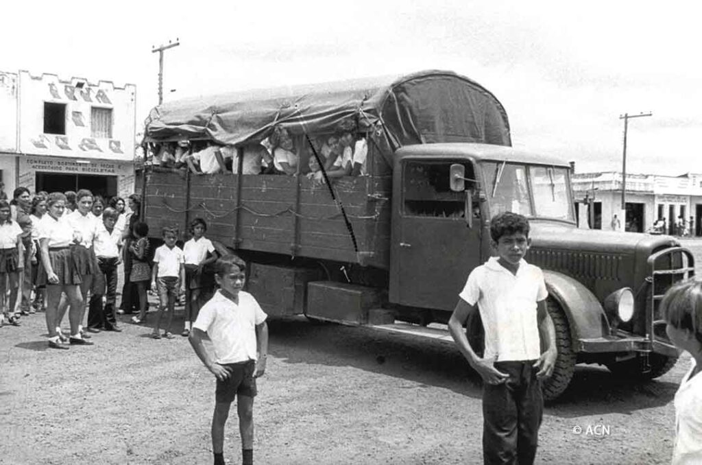 33 Lastwagen plus Werkstattausrüstung, angekommen in Belem im März 1974