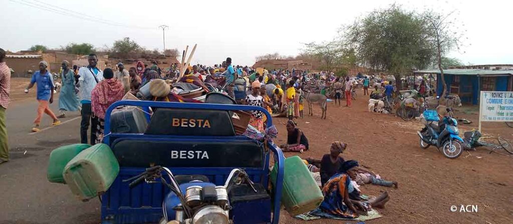 Creación de dos espacios de emergencia para la atención pastoral de los cristianos desplazados de las parroquias de Rollo a Kongoussi y Séguenega