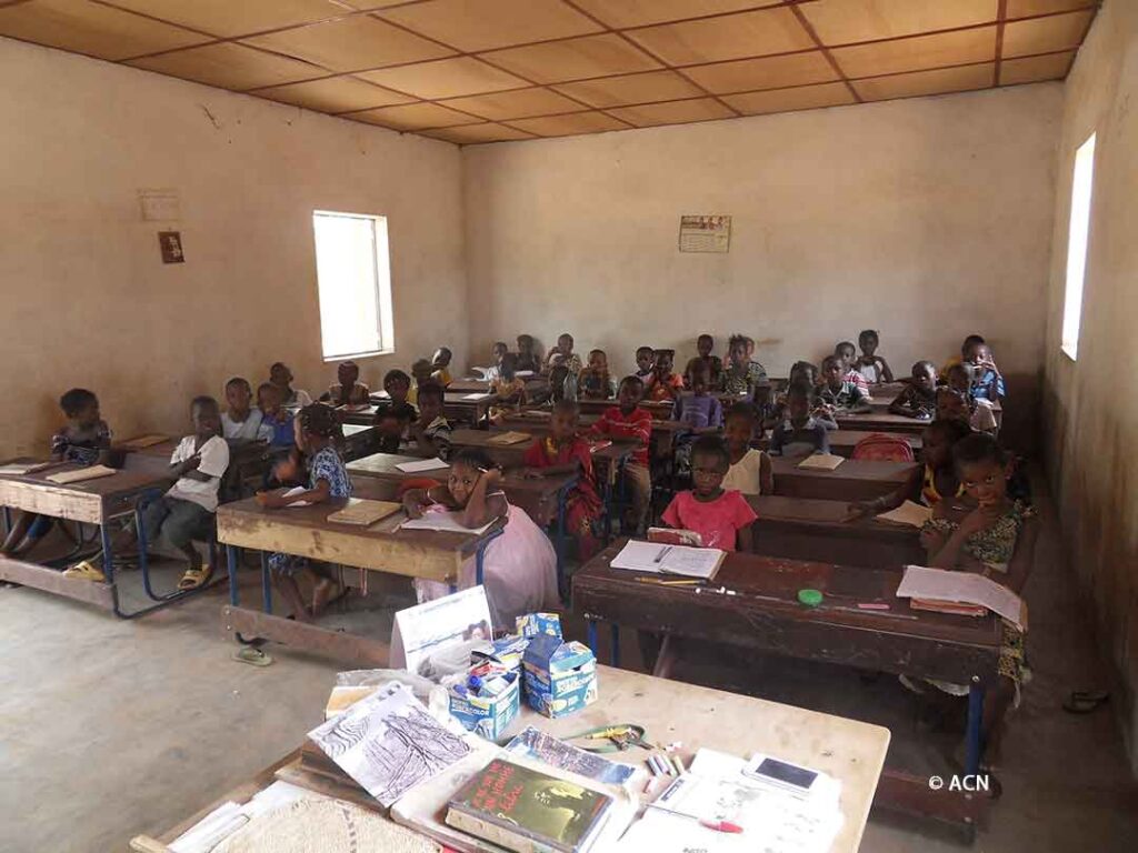 Katholische Schulen in Mali fördern den christlich-islamischen Dialog. Doch mit der angekündigten Streichung der Subventionen sind diese Einrichtungen nun bedroht.