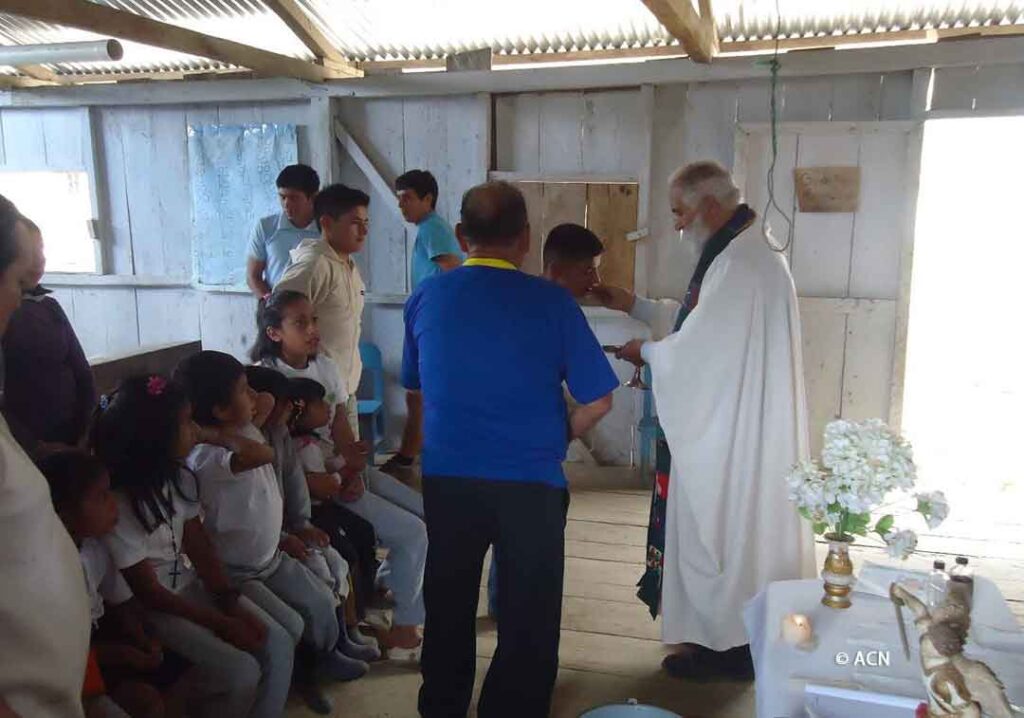Eucharistic celebration with Fr Antonio Polo and his parishioners