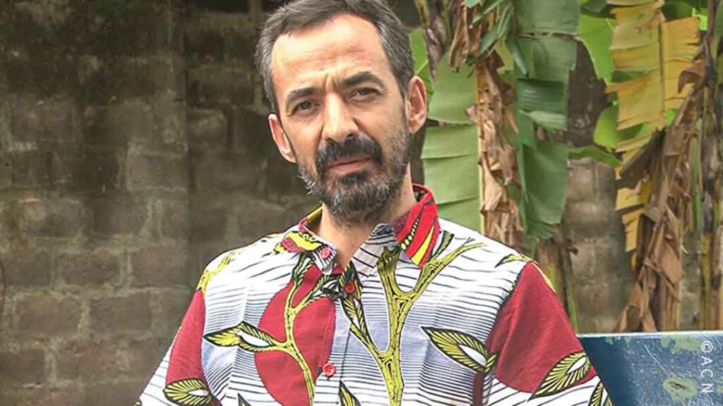 Le père Marcelo Oliveira