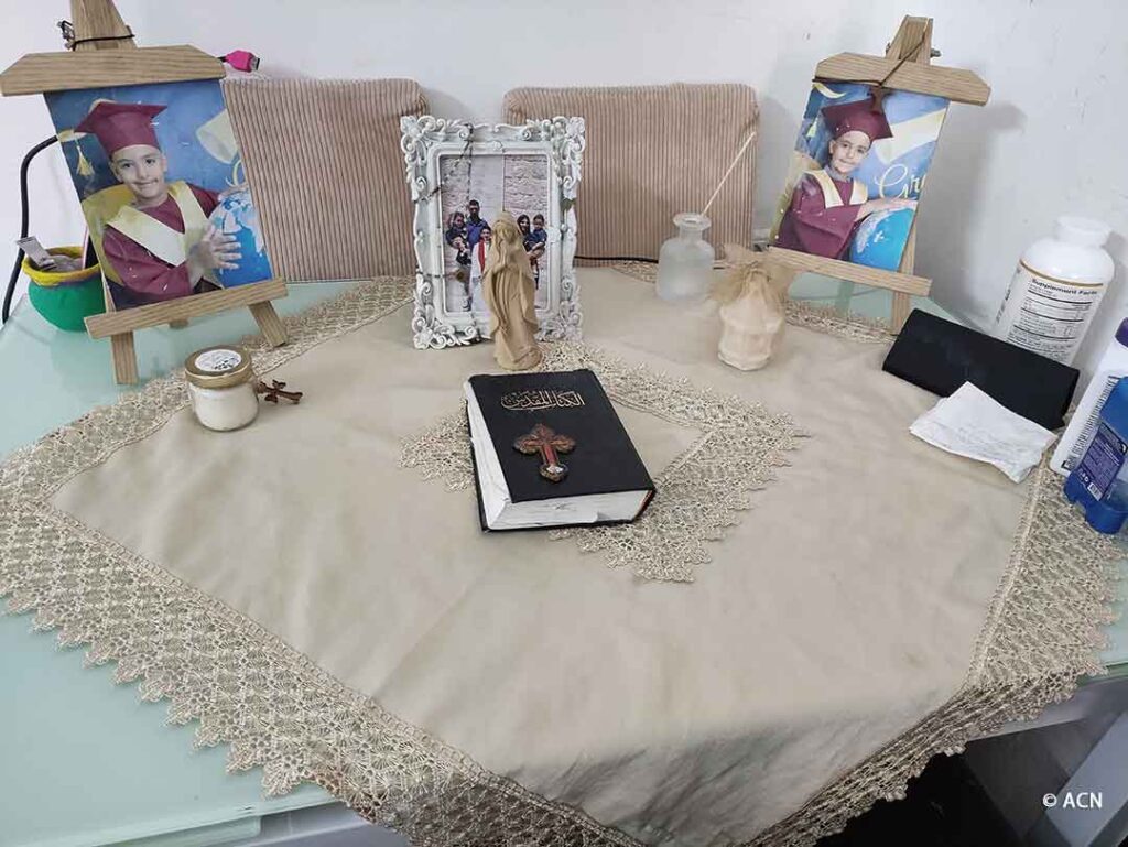 Fast jede Familie hat eine Bibel und christliche Bilder an einem gut sichtbaren Platz.