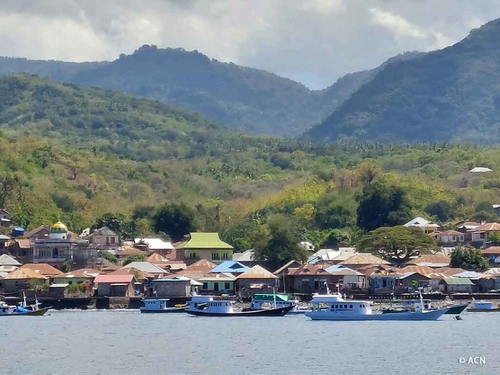 Im Jahr 1957 gab es auf der Insel Sumba etwa 10 000 Katholiken. Jetzt sind es 250 000.