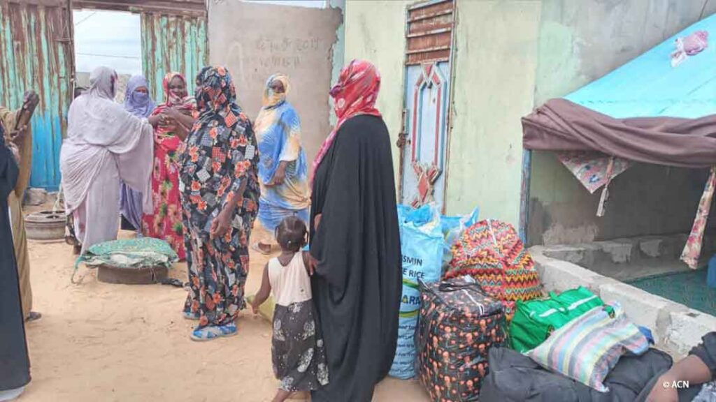 Accueil-Écoute soutient les migrants en difficulté, quelle que soit leur religion. Ici : distribution de vêtements aux personnes dans le besoin.