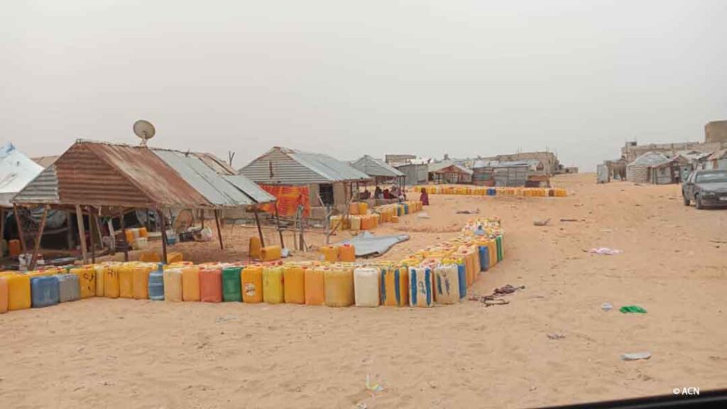 Dans certains quartiers de la paroisse Saint Joseph de Nouakchott, les habitants souffrent d'une pénurie d'eau.