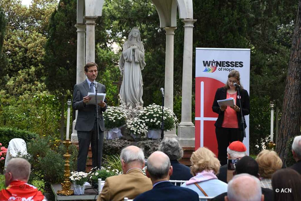 Marco Mencaglia, project director at ACN International, addresses the pilgrims