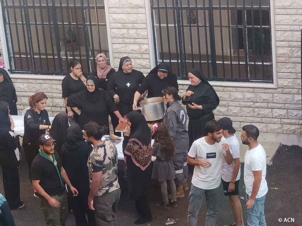 Hermanas trabajando con los desplazados internos en Jabboulé para la ayuda de emergencia