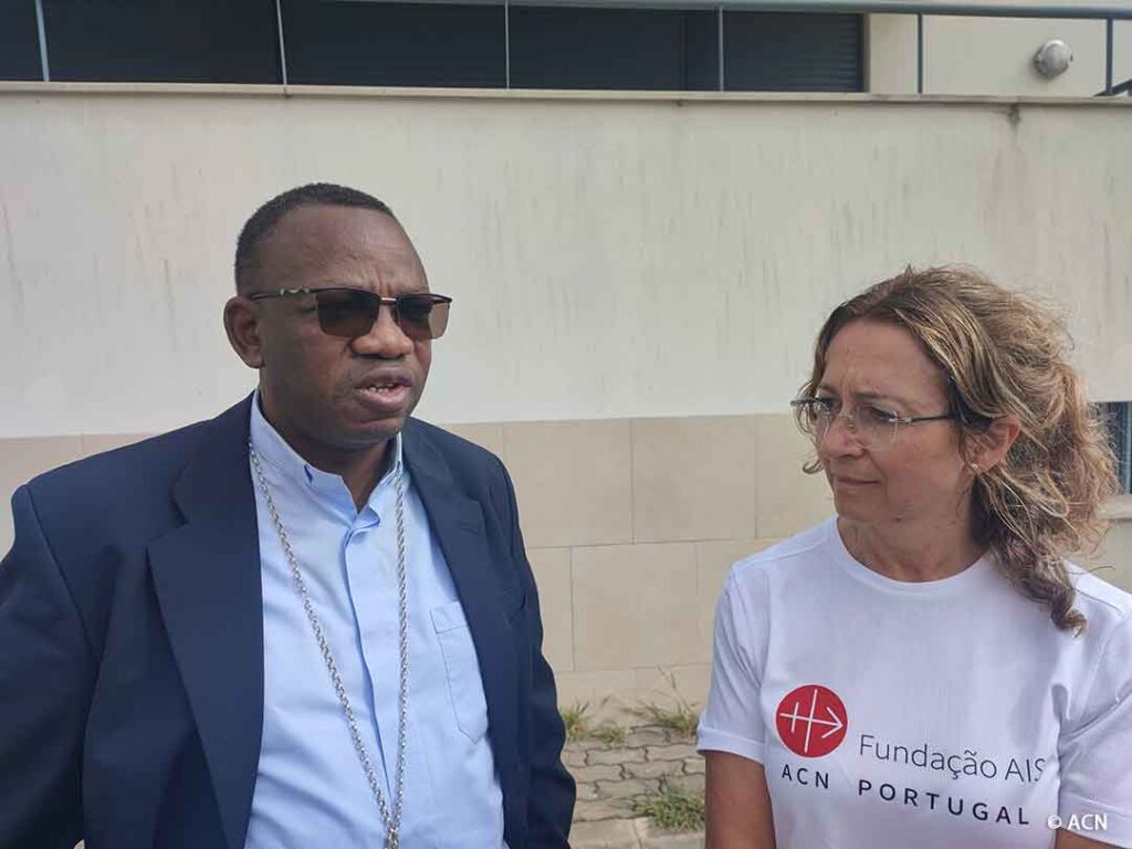 Sílvia Duarte with the Bishop of Pemba, António Juliasse Ferreira Sandramo
