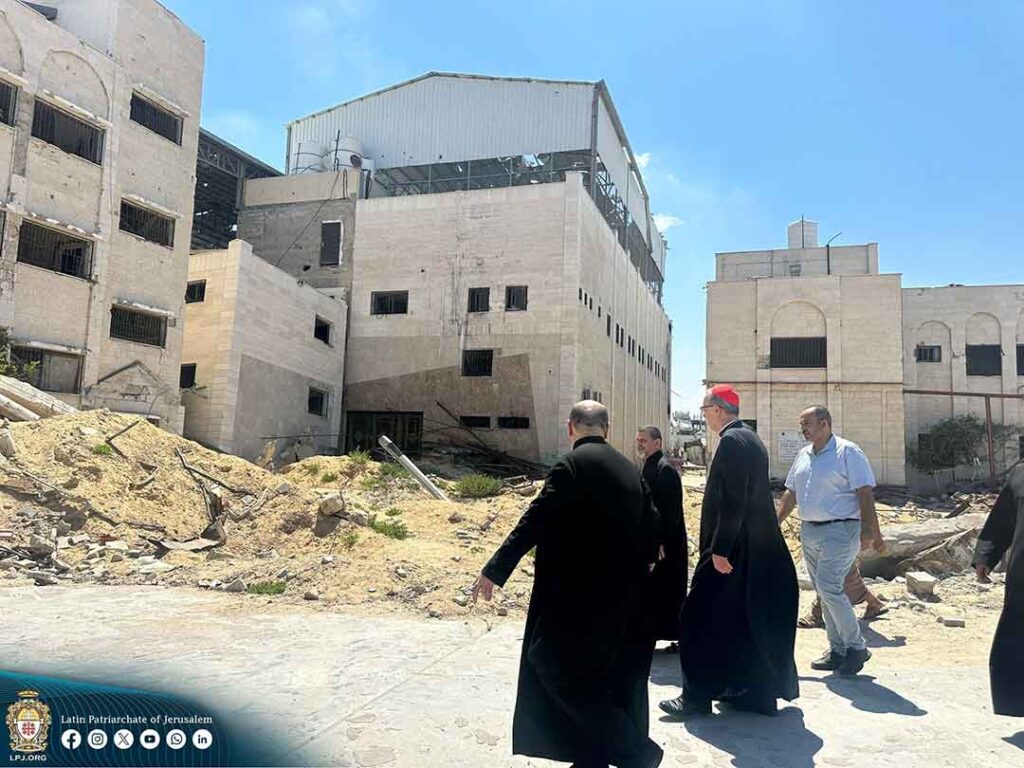 The Patriarch spent the day with the Christian community, and celebrated mass for them