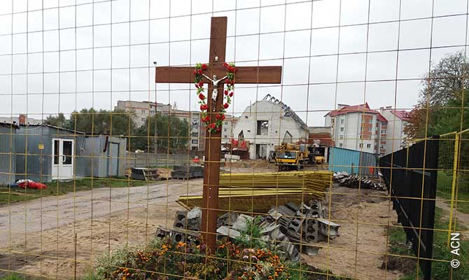 Bau einer Pfarrkirche der wieder eingerichteten Pfarrei vom Heiligsten Herzen in Brest.