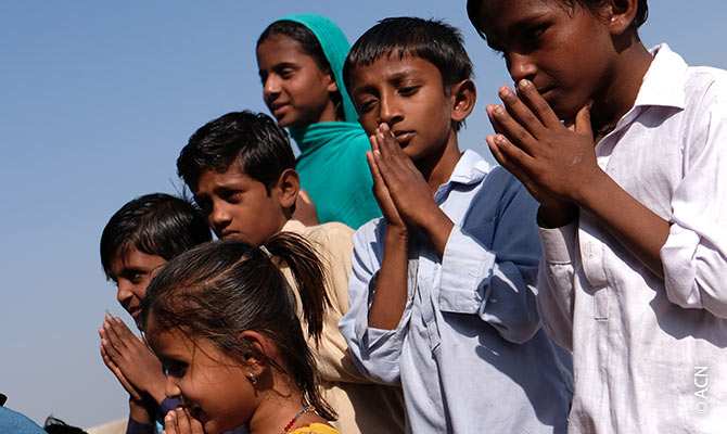 Children praying in the village of Bethlehem, diocese of Hyderabad.