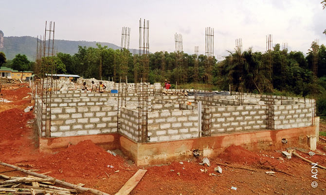 A ACN cofinanciou a construção do seminário principal Papa Bento XVI em Kendoumayah.