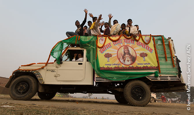 The faithful on their way home after a Christian procession in the state of Bihar.